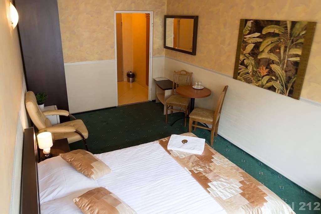 Hotel 212 Βαρσοβία Δωμάτιο φωτογραφία